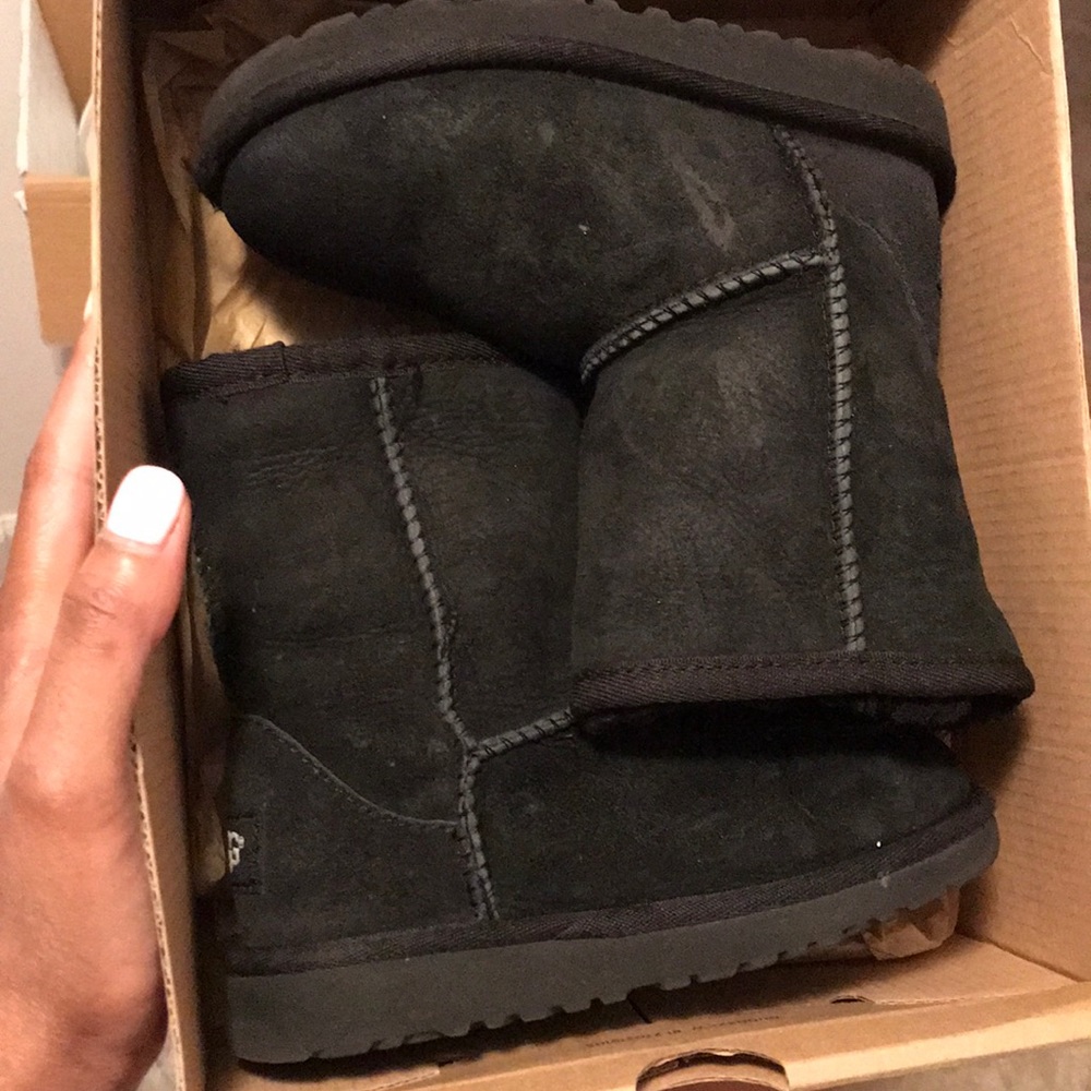 Girls black uggs